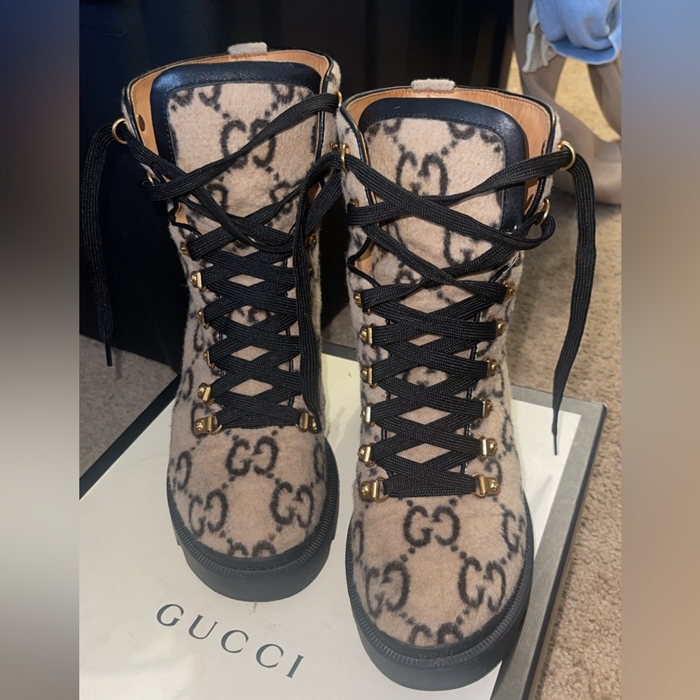 Gucci Women's Black and Tan Boots